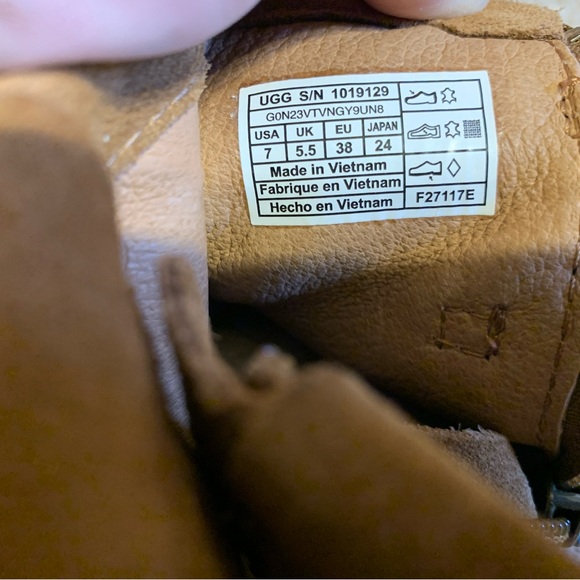 UGG Brown Suede Ankle Boots Sz 7 Womens - Picture 4 of 4